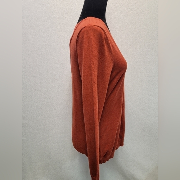 Love Ellie Mia Back Detail V-Neck Sweater Burnt Orange Women's Size Medium - Picture 3 of 11